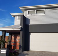 Modern two-story Hampton Style house - Accommodation BNB