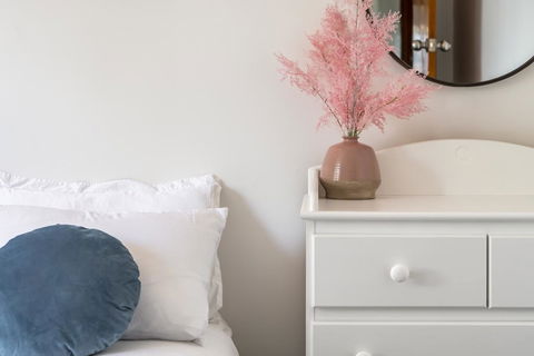 Moonah House-10 Mins To CBD & MONA, 4BR, 2 BATH, Great View, Park 3 Cars, Sleep 11, King Bed, En-suite - Accommodation BNB 1