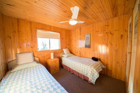 Mundic Waterfront Cottages - Accommodation BNB 3