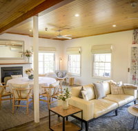 Myrtle Tree Lodge - Flowers Kangaroo Valley - Accommodation BNB