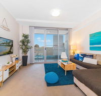 Near Airport  Train Station Stylish Two-Story Apartment - Accommodation BNB