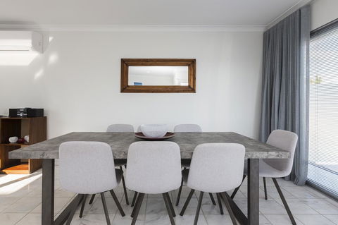 Cottesloe Beach House II - Accommodation BNB 5