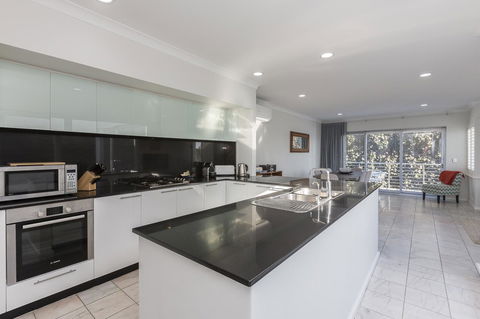 Cottesloe Beach House II - Accommodation BNB 2