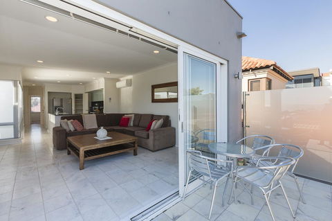 Cottesloe Beach House II - Accommodation BNB 12