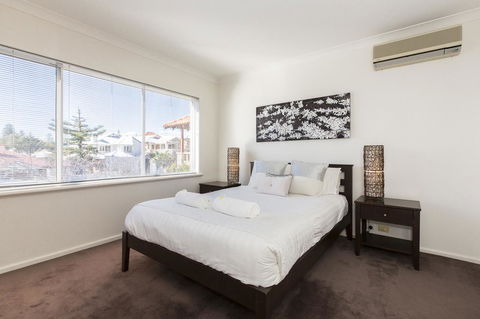 Cottesloe Beach House II - Accommodation BNB 14