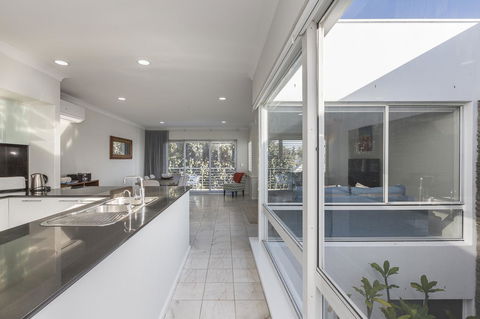 Cottesloe Beach House II - Accommodation BNB 3