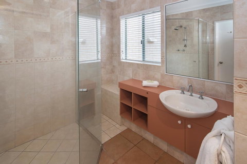 Bayshore Beachside Resort - Accommodation BNB 21