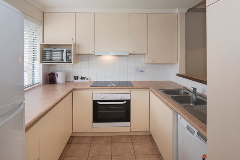 Bayshore Beachside Resort - Accommodation BNB 24