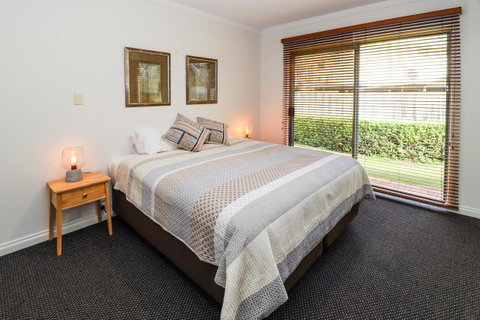 Bayshore Beachside Resort - Accommodation BNB 1