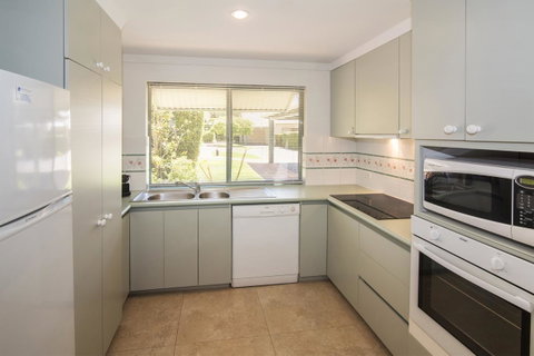 Bayshore Beachside Resort - Accommodation BNB 12