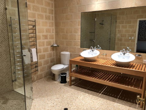 Caves Road Guest Houses - Accommodation BNB 17