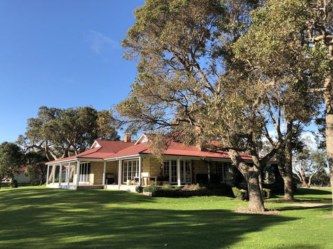 Caves Road Guest Houses - Accommodation BNB 4