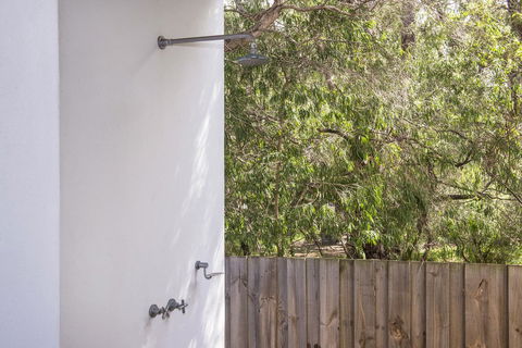 Calm Waters - Accommodation BNB 11