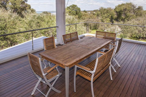 Calm Waters - Accommodation BNB 8