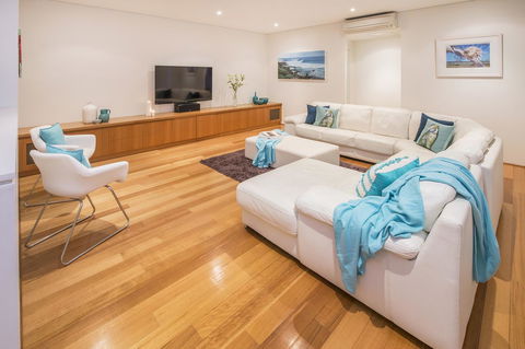Calm Waters - Accommodation BNB 22