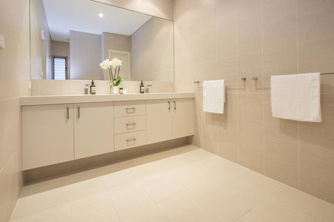 Calm Waters - Accommodation BNB 3