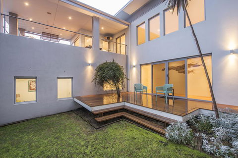 Calm Waters - Accommodation BNB 23