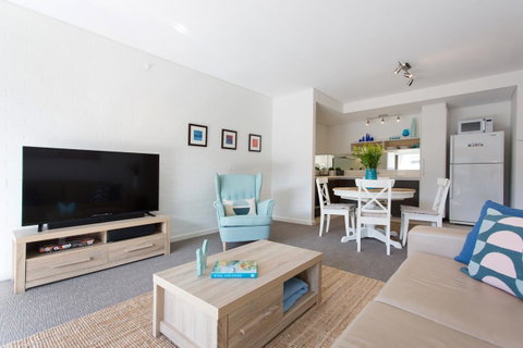 Beachside Living - South Fremantle - Accommodation BNB 1