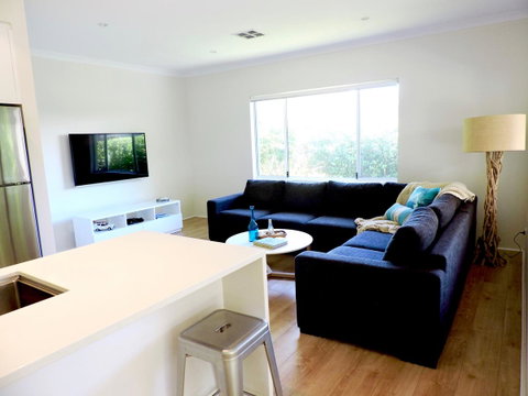 Contemporary Cove - Quindalup - Accommodation BNB 5