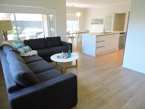 Contemporary Cove - Quindalup - Accommodation BNB 3