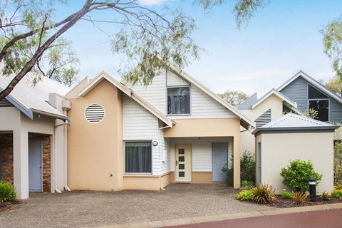 Beach Retreat - Busselton - Accommodation BNB 0