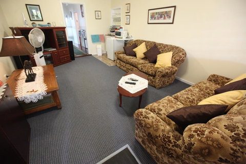 Jacaranda Guest House - Accommodation BNB 8