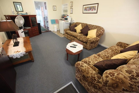 Jacaranda Guest House - Accommodation BNB 7