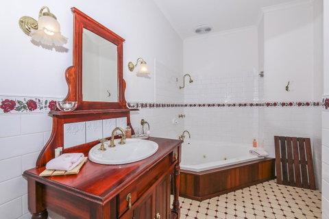 Rosebridge House Bed & Breakfast Adult Retreat - Accommodation BNB 10