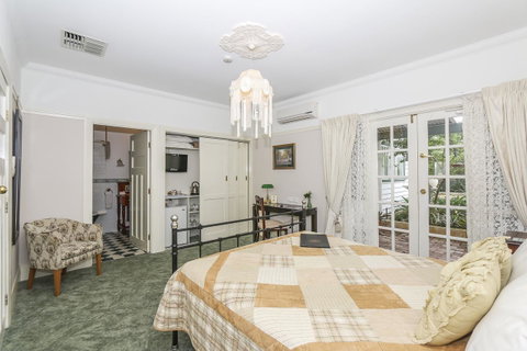 Rosebridge House Bed & Breakfast Adult Retreat - Accommodation BNB 13