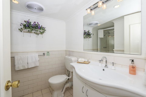 Rosebridge House Bed & Breakfast Adult Retreat - Accommodation BNB 6