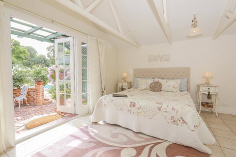 Rosebridge House Bed & Breakfast Adult Retreat - Accommodation BNB 4