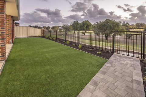 15 Cabot Close - Accommodation BNB 24