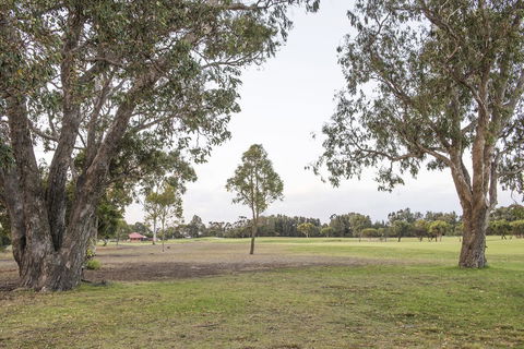 15 Cabot Close - Accommodation BNB 25
