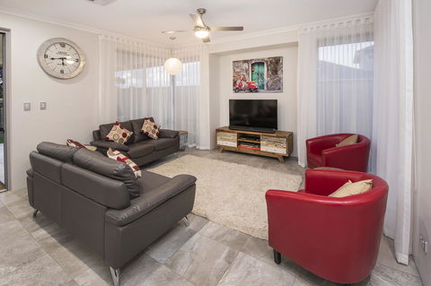 15 Cabot Close - Accommodation BNB 14