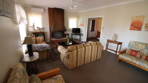 Daisy Cottage - Accommodation BNB 12