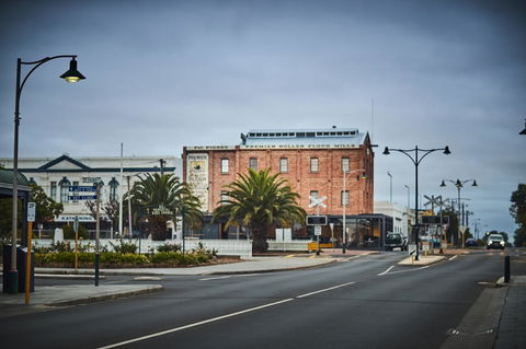 The Premier Mill Hotel - Accommodation BNB 14