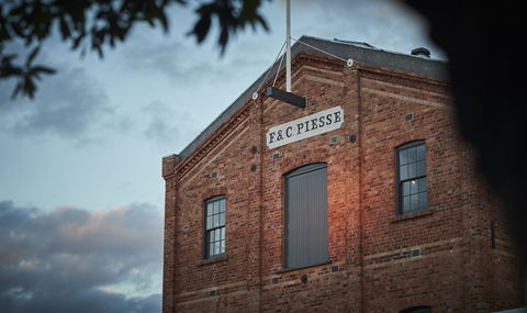 The Premier Mill Hotel - Accommodation BNB 12