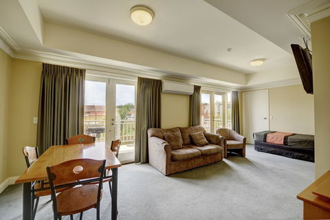 The Jetty Resort - Accommodation BNB 24