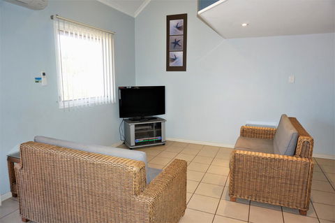 Osprey Holiday Village Unit 122 2 Bedroom - Accommodation BNB 2