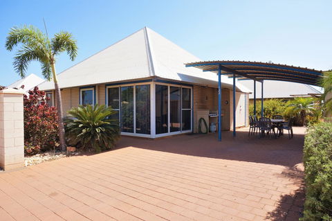Osprey Holiday Village Unit 122 2 Bedroom - Accommodation BNB 0