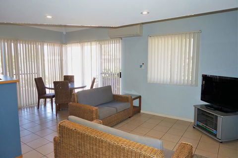 Osprey Holiday Village Unit 122 2 Bedroom - Accommodation BNB 3