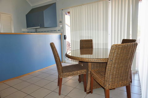 Osprey Holiday Village Unit 122 2 Bedroom - Accommodation BNB 4