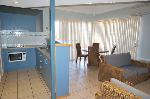 Osprey Holiday Village Unit 122 2 Bedroom - Accommodation BNB 5