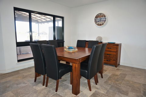 27 Corella Court - Accommodation BNB 5