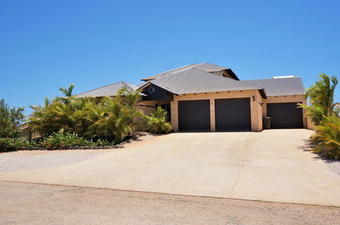 27 Corella Court - Accommodation BNB 1