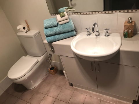 THE SANCTUARY LUXURY HOLIDAY HOME - Accommodation BNB 3