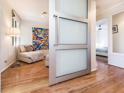 South Perth Deluxe Apartment - Accommodation BNB 3