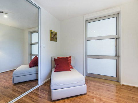 South Perth Deluxe Apartment - Accommodation BNB 25