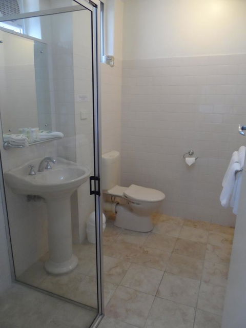 Clifton Motel & Grittleton Lodge - Accommodation BNB 24