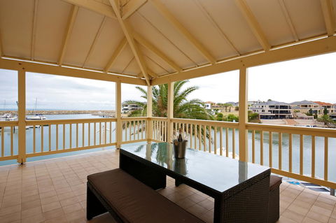 The Marina Hotel - Mindarie - Accommodation BNB 7